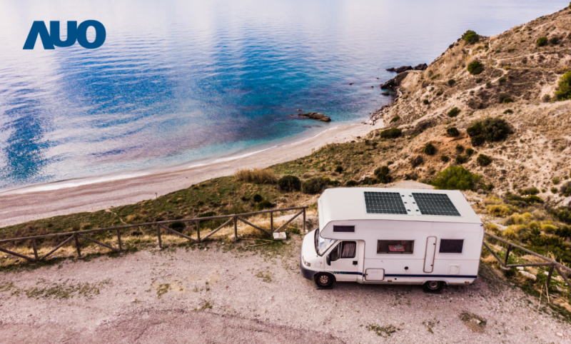 「可撓輕量化太陽光電板SunCurva」使用輕量特殊耐候型複合板取代傳統太陽能板的玻璃前板，不僅降低70%重量，每米平方僅3Kg；具有抗衝擊性能及通過電磁相容性測試，可應用於交通運輸工具，如露營車、遊艇等